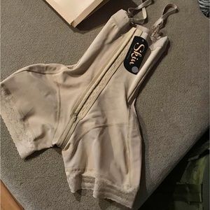 Skin Strapless by Erika Vega